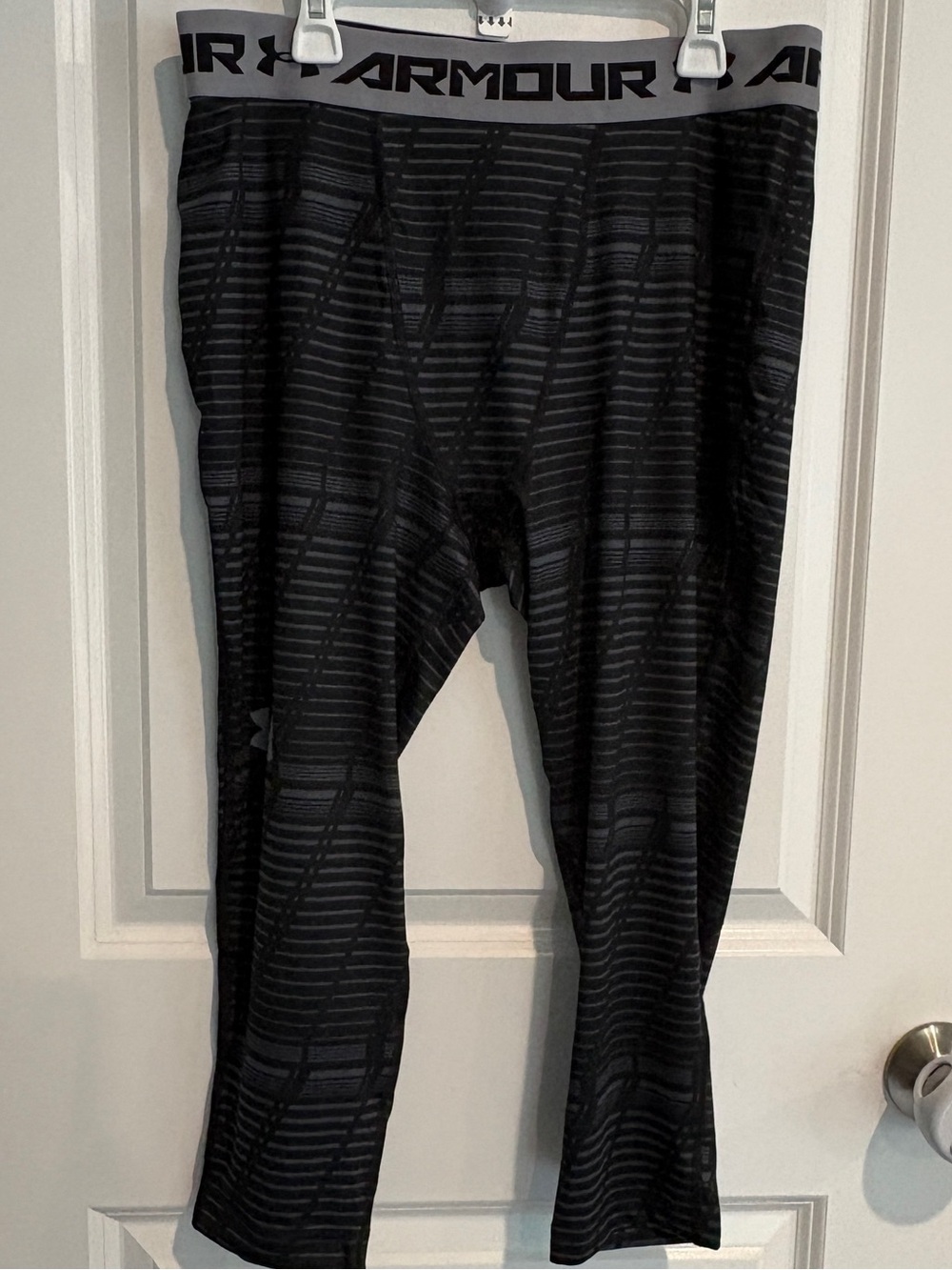 Under Armour Men's HeatGear Armour
Printed 3/4 Compression Legging, NWOT,size XL